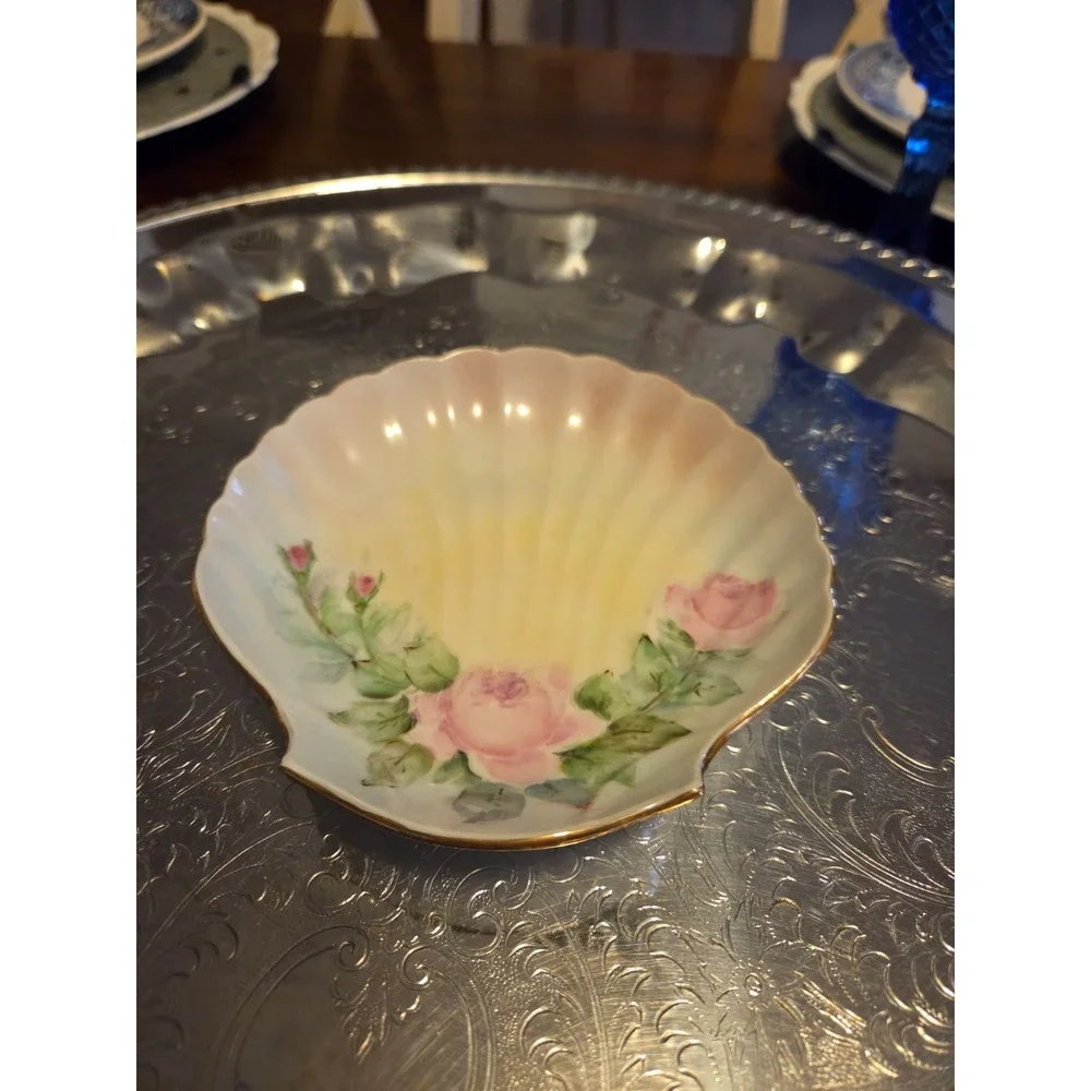 vintage hand-painted shell-shaped porcelain dish cottagecore granny core